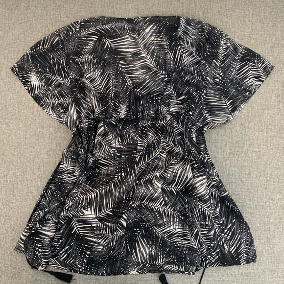 Time & Tru Chiffon Kimono Small Tassel Crochet Detail Black White Plant Print - Picture 12 of 13